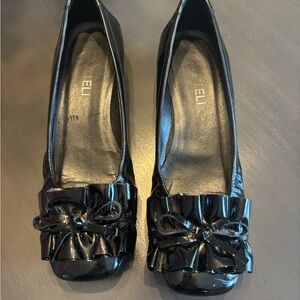 Vaneli Elegant Black Women's Shoes with Bow Detail. Size 6M